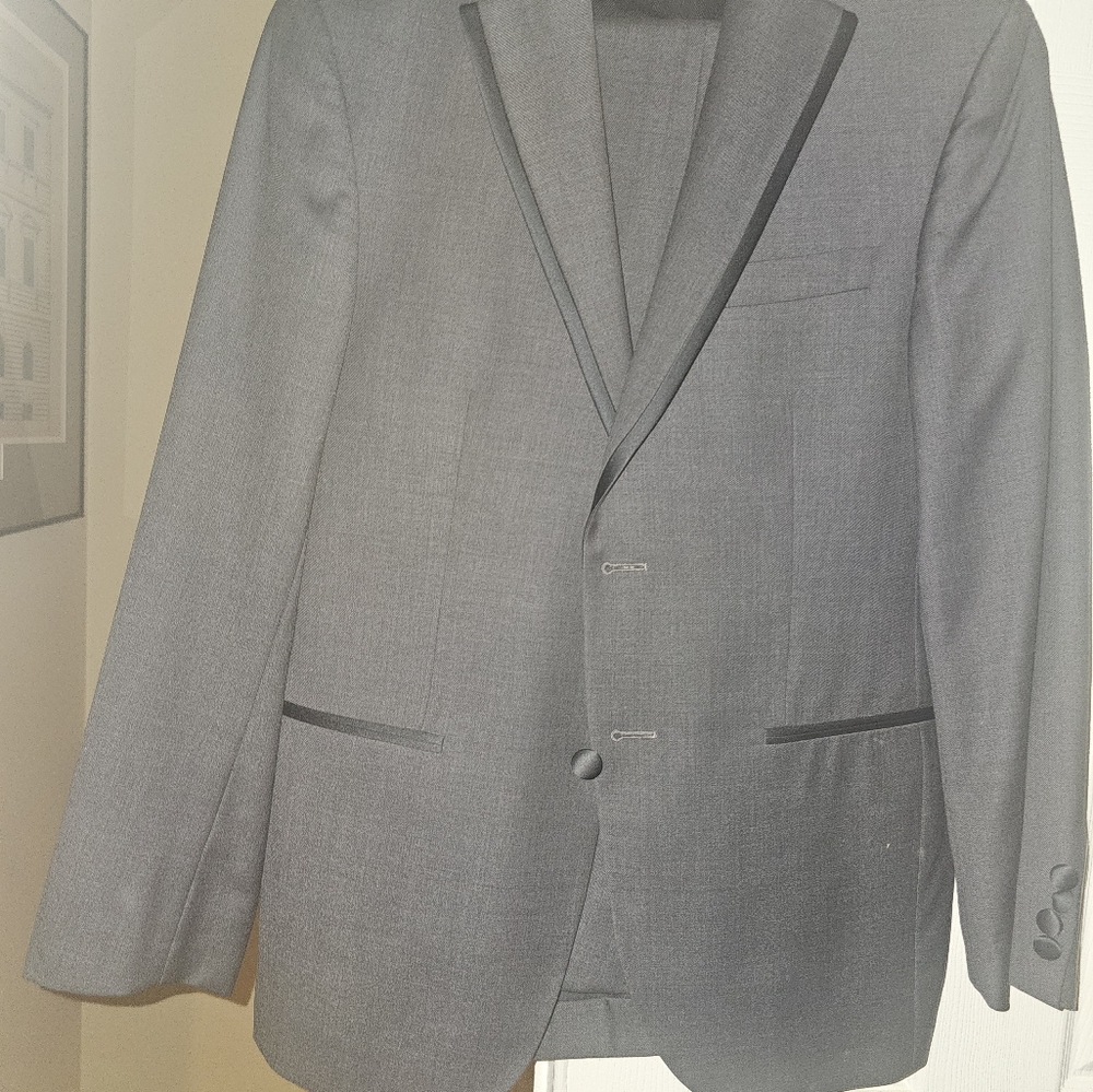 Vera Wang Slim Fit Gray Men's Tuxedo with Vest - Picture 1 of 4